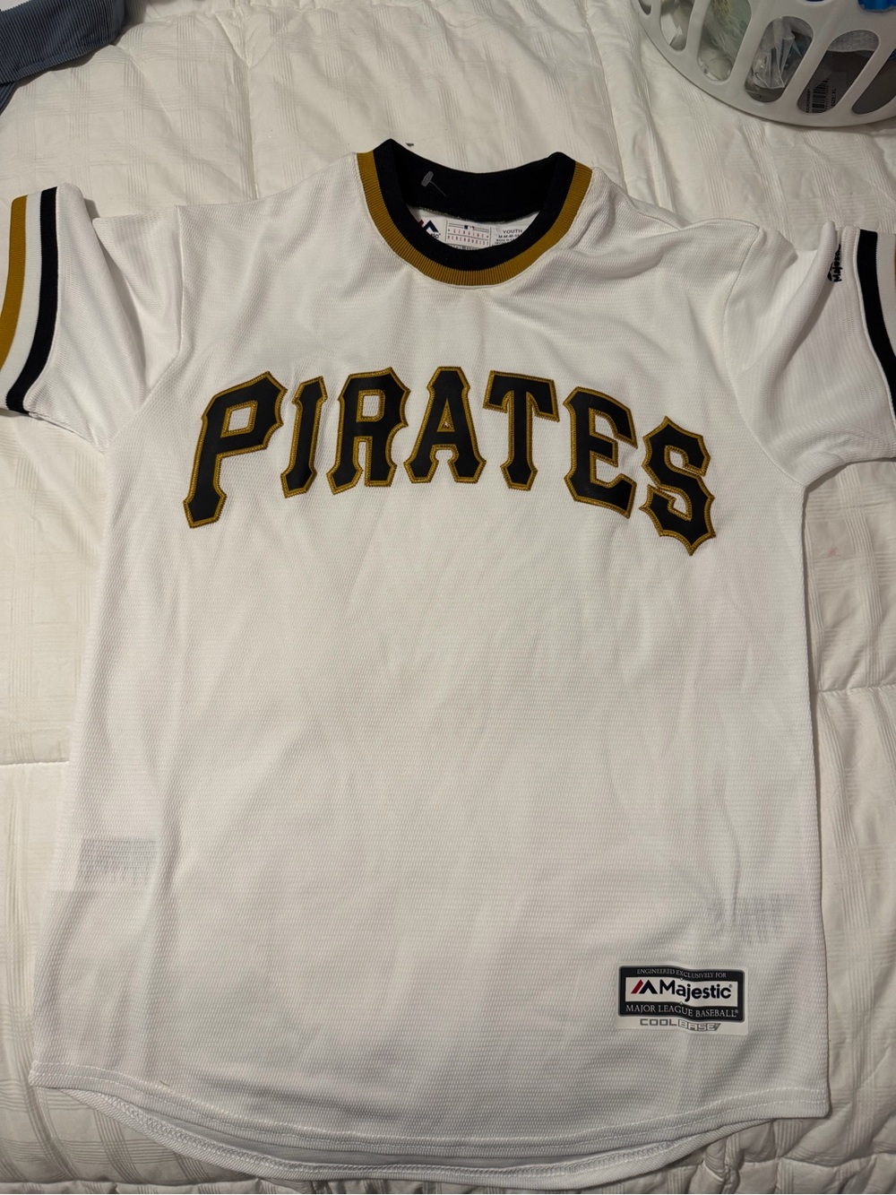Majestic Genuine Merchandise White Jersey with Black & Gold Sleeve Trim. Med/Lar